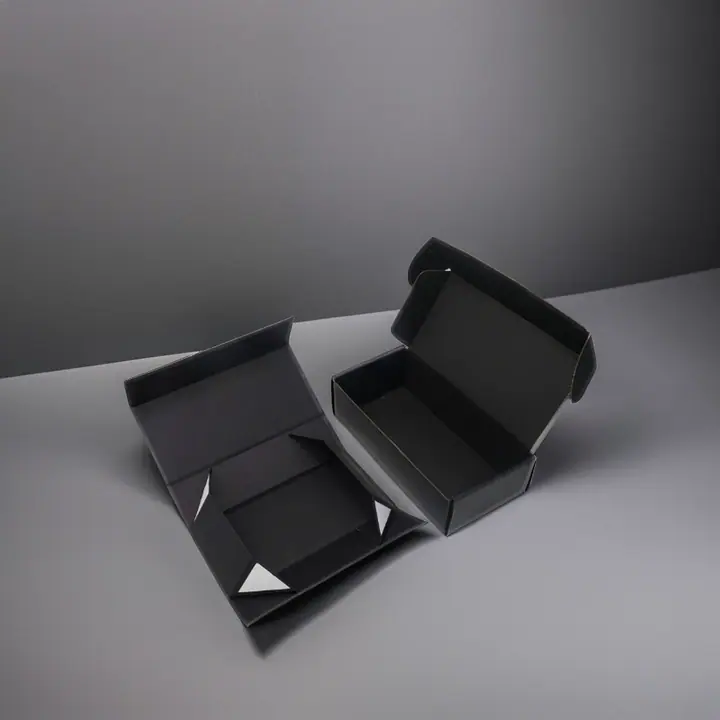 Recycled Cardboard Gift Boxes Magnetic Closure Black Foldable